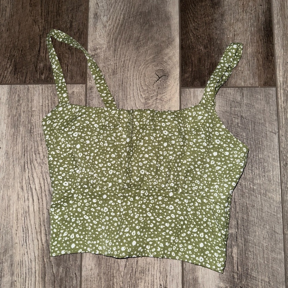 GREEN FLORAL SMOCKED CROPPED TANK